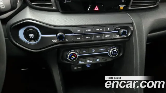 Hyundai Veloster 2022 — фото 18