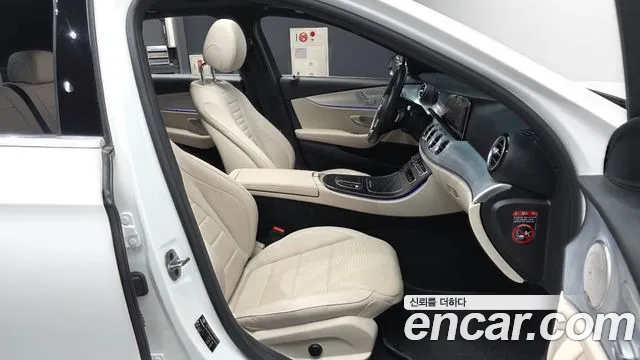 Mercedes-Benz E-Class 2021 — фото 11