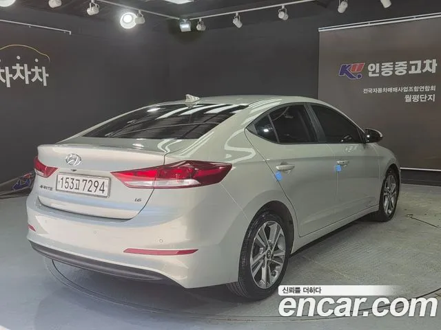 Hyundai AVANTE 2018 — фото 5