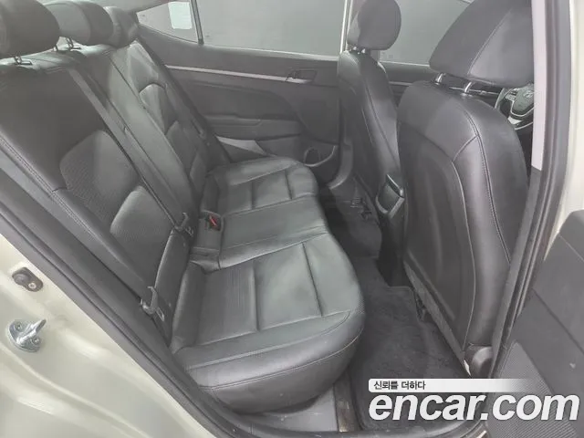 Hyundai AVANTE 2018 — фото 10