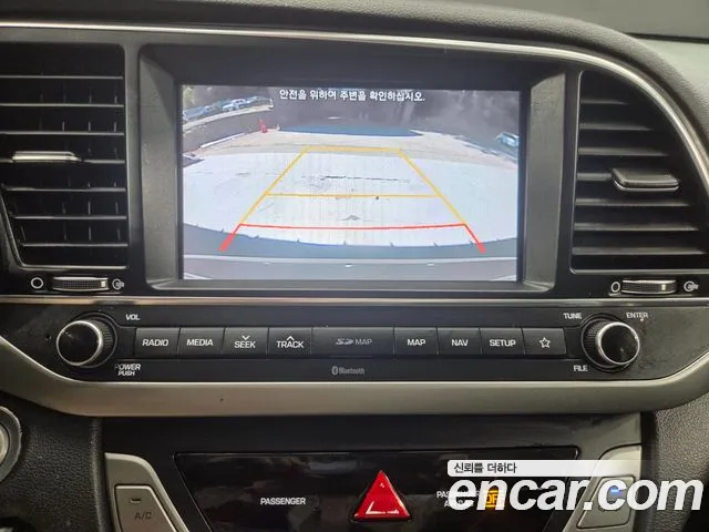 Hyundai AVANTE 2018 — фото 13