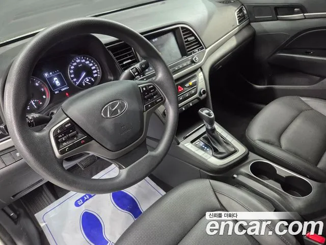 Hyundai AVANTE 2018 — фото 15