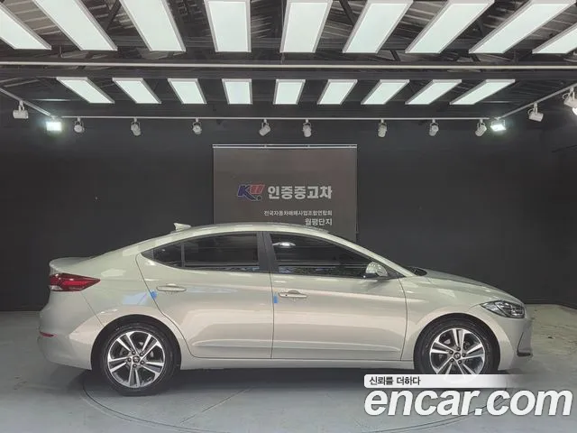 Hyundai AVANTE 2018 — фото 19