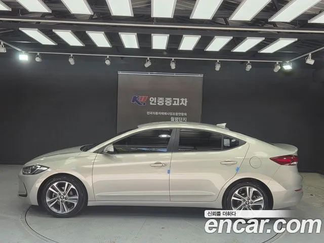 Hyundai AVANTE 2018 — фото 20