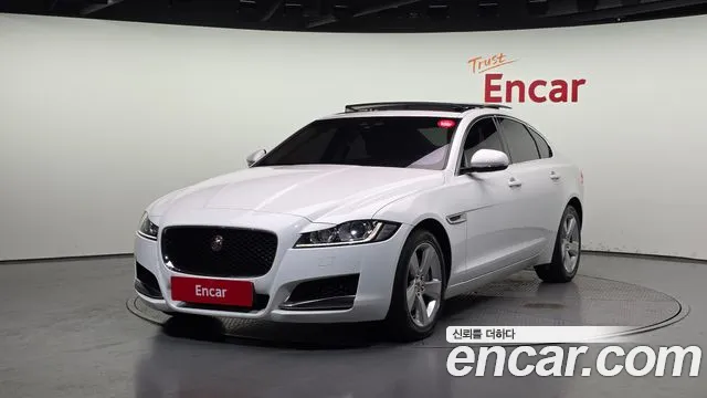 Jaguar XF 2018 — фото 1