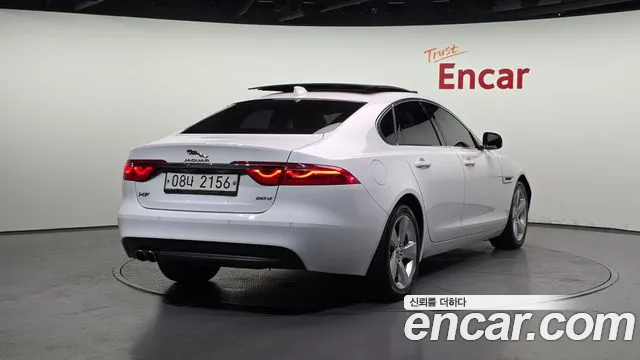 Jaguar XF 2018 — фото 2
