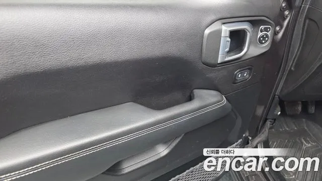 Jeep Wrangler 2019 — фото 14