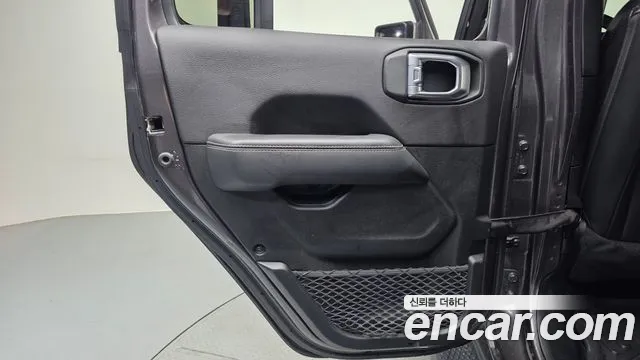 Jeep Wrangler 2019 — фото 15