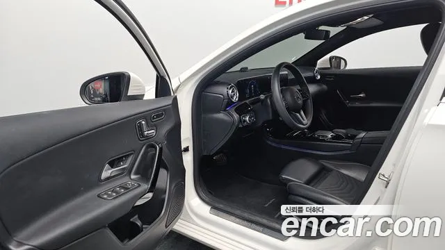Mercedes-Benz A-Class 2020 — фото 12