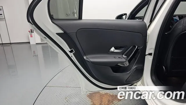 Mercedes-Benz A-Class 2020 — фото 14