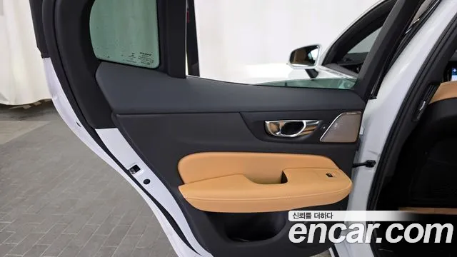 Volvo S60 2021 — фото 15