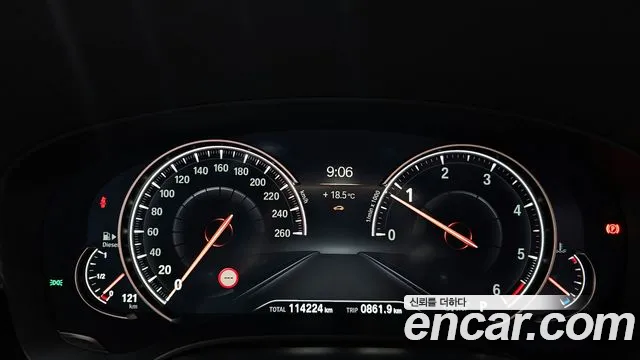 BMW 5-Series 2018 — фото 11