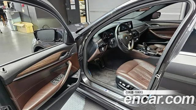 BMW 5-Series 2018 — фото 13