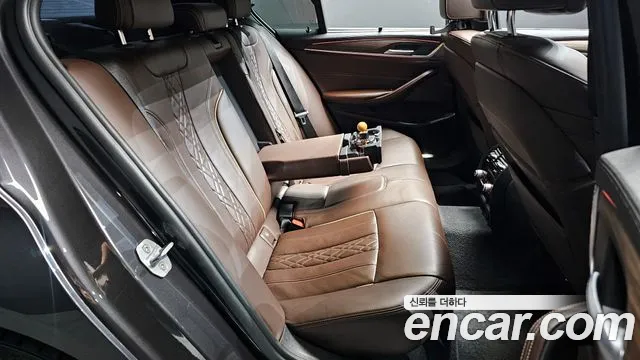 BMW 5-Series 2018 — фото 18