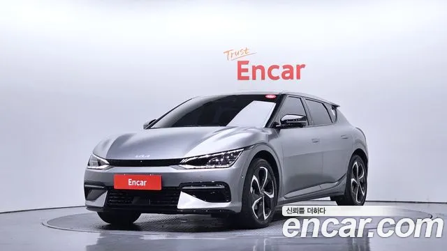 Kia EV6 2023 — фото 1