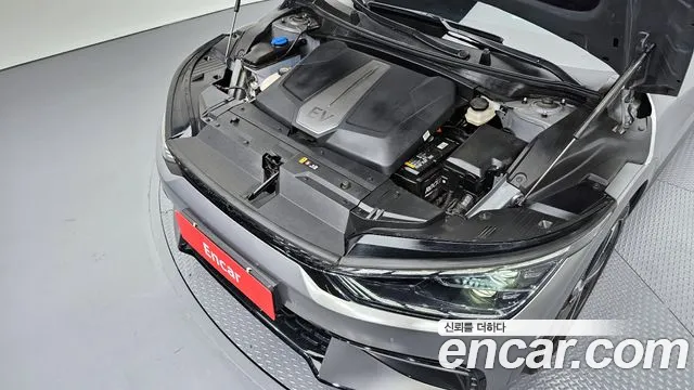 Kia EV6 2023 — фото 6