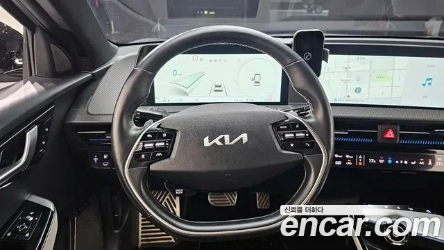 Kia EV6 2023 — фото 19