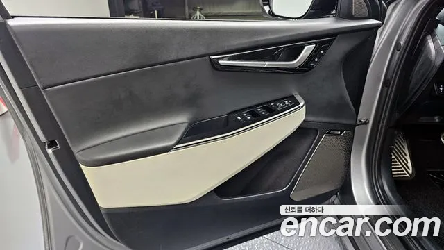 Kia EV6 2023 — фото 14