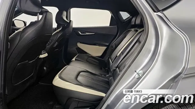 Kia EV6 2023 — фото 16