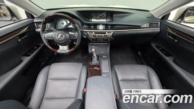 Lexus ES 2018 — фото 10