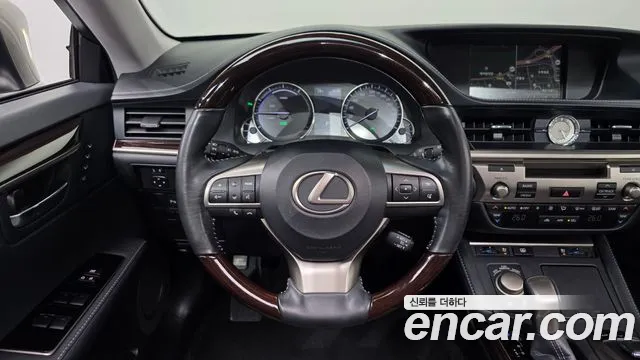 Lexus ES 2018 — фото 19