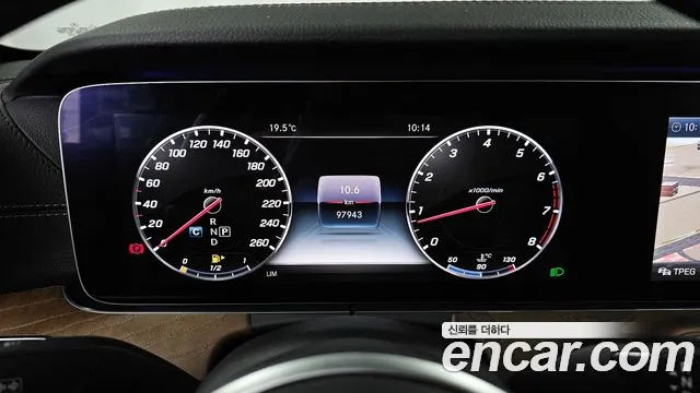 Mercedes-Benz E-Class 2019 — фото 11