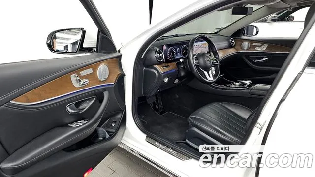 Mercedes-Benz E-Class 2019 — фото 13