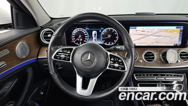 Mercedes-Benz E-Class 2019 — фото 19