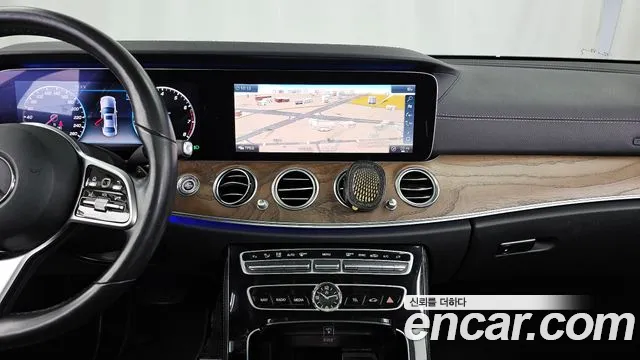 Mercedes-Benz E-Class 2019 — фото 20