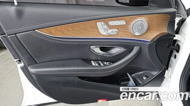 Mercedes-Benz E-Class 2019 — фото 14
