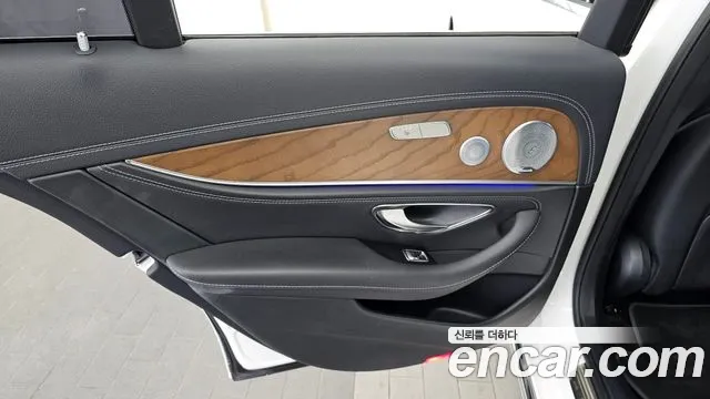 Mercedes-Benz E-Class 2019 — фото 15