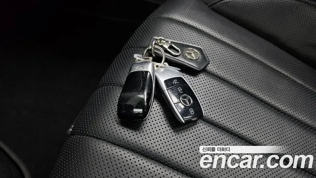 Mercedes-Benz E-Class 2019 — фото 16