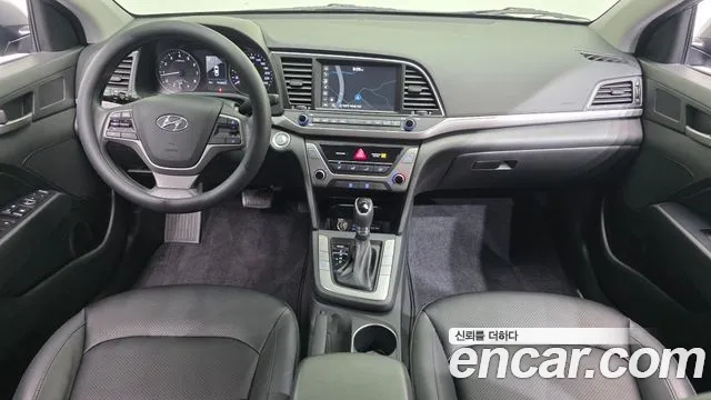 Hyundai AVANTE 2018 — фото 10