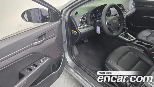 Hyundai AVANTE 2018 — фото 17