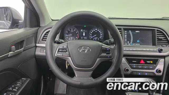 Hyundai AVANTE 2018 — фото 20