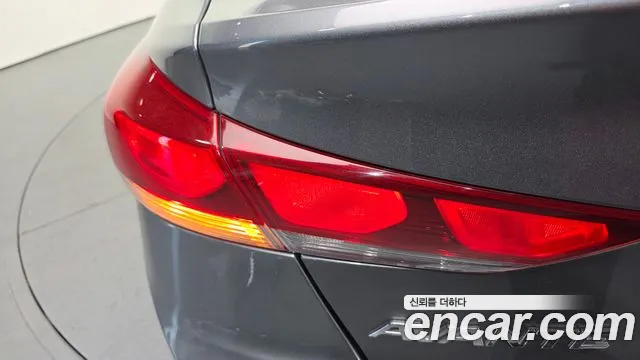 Hyundai AVANTE 2018 — фото 9