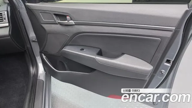 Hyundai AVANTE 2018 — фото 14