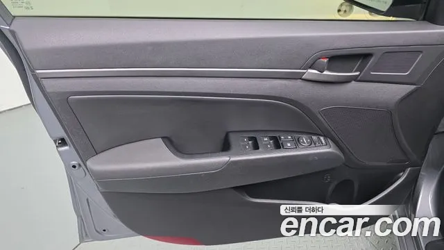 Hyundai AVANTE 2018 — фото 15