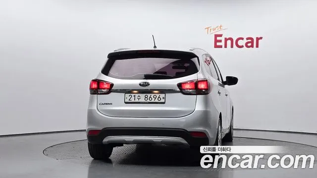 Kia Carens 2017 — фото 4