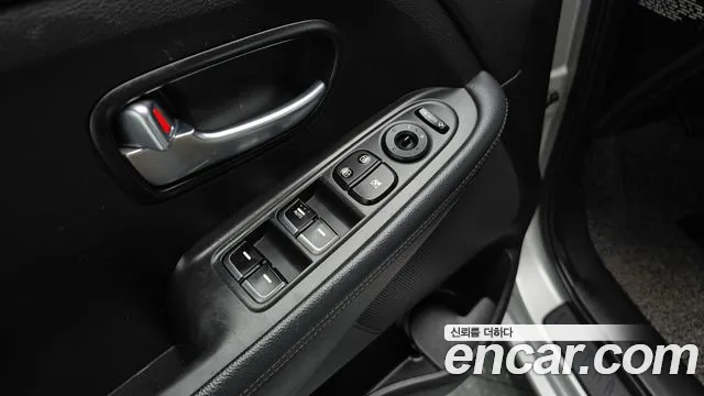 Kia Carens 2017 — фото 15