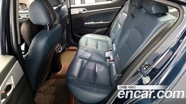 Hyundai AVANTE 2019 — фото 18