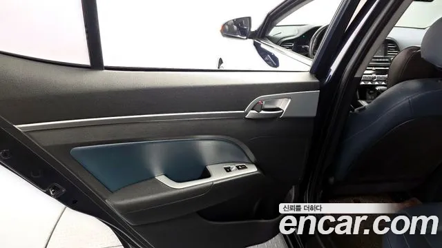 Hyundai AVANTE 2019 — фото 15