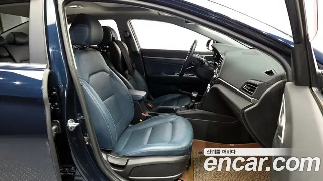 Hyundai AVANTE 2019 — фото 16
