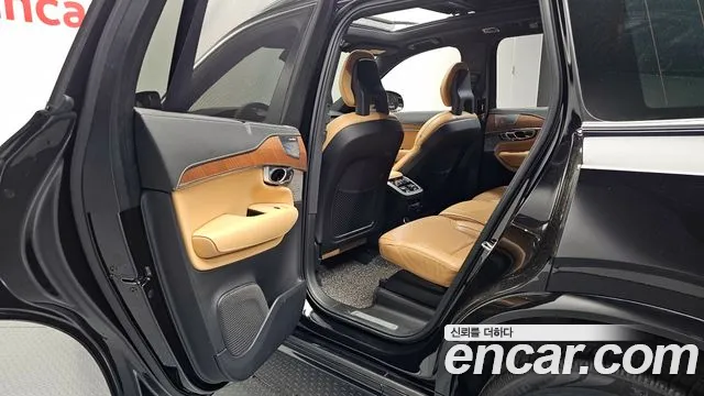 Volvo XC90 2020 — фото 11