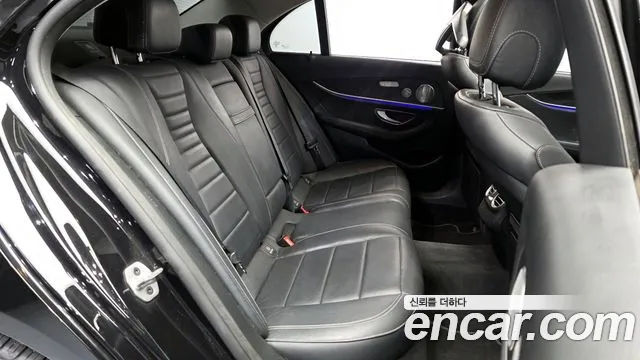 Mercedes-Benz E-Class 2019 — фото 11
