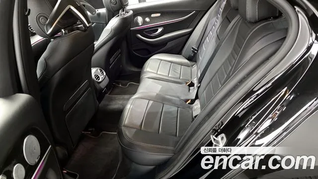 Mercedes-Benz E-Class 2019 — фото 12