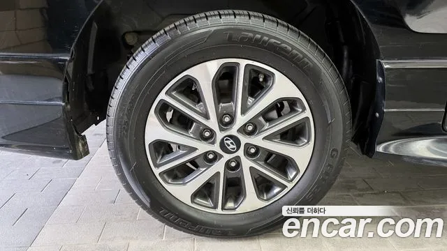 Hyundai Starex 2019 — фото 5