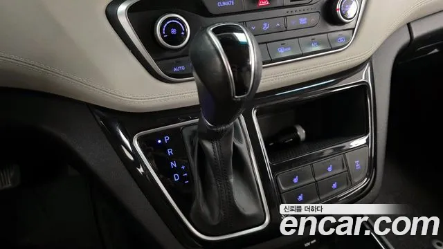 Hyundai Starex 2019 — фото 12