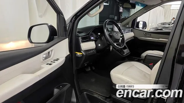 Hyundai Starex 2019 — фото 13