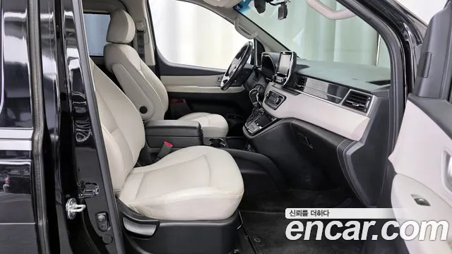 Hyundai Starex 2019 — фото 17